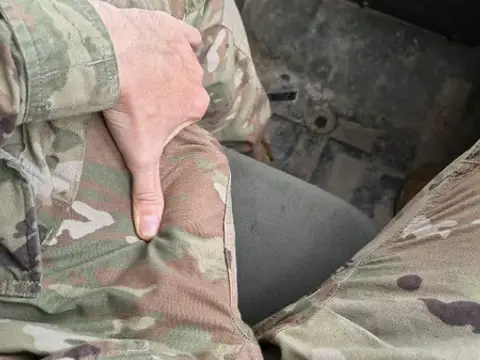 25 bi on your knees