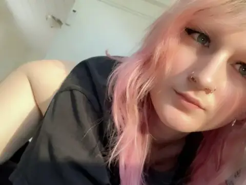 im sooo bored somebody play overwatch with me >:3
